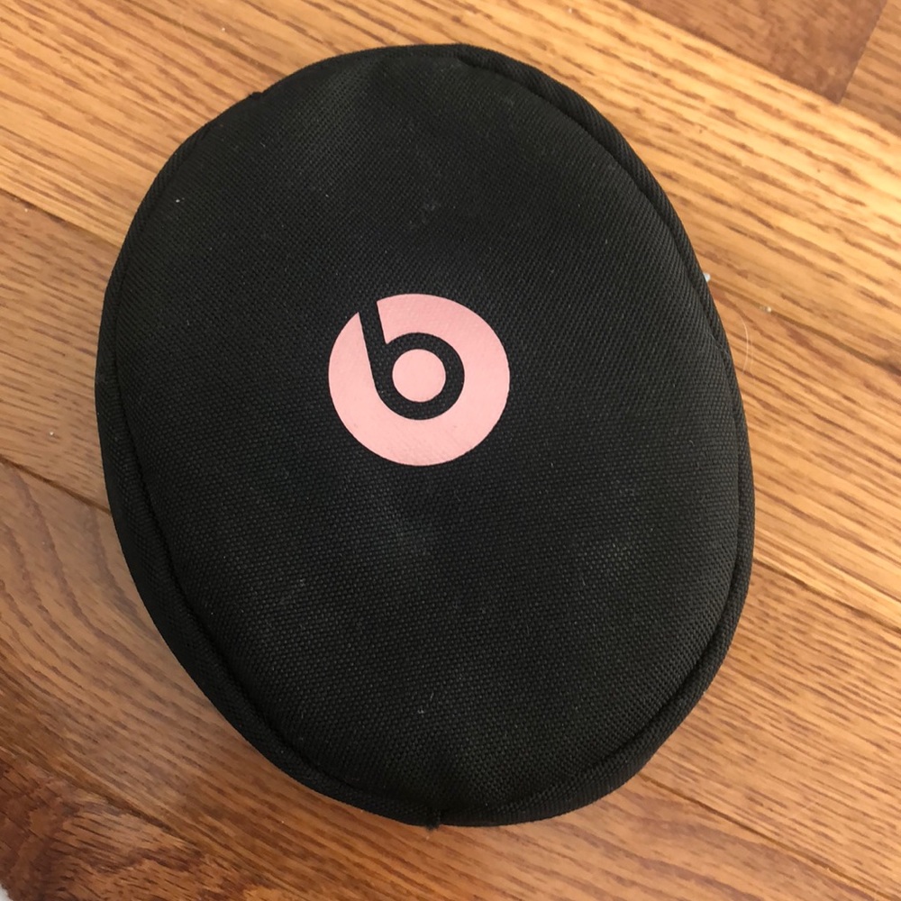 Beats Solo Rose Gold